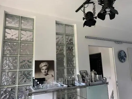 Hollywood Studio Apartments