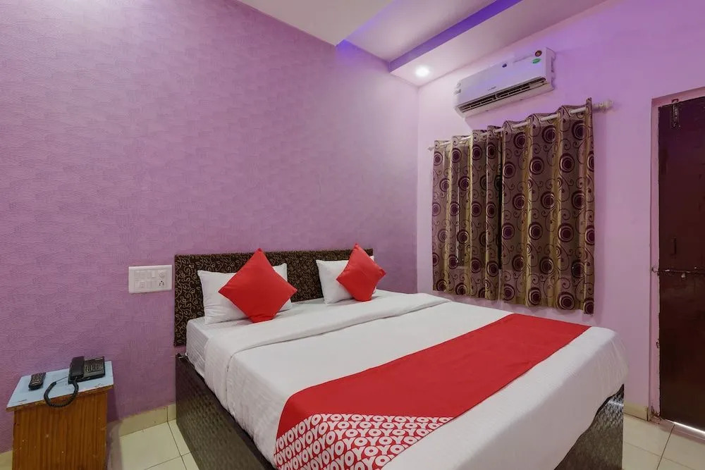 OYO 19830 Hotel Lucky Star