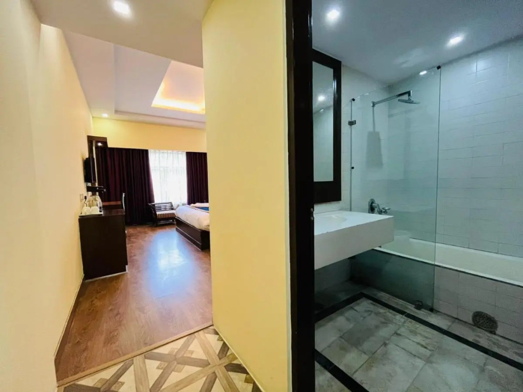 The Ashoka Inn 300mts walkable from Mall Road