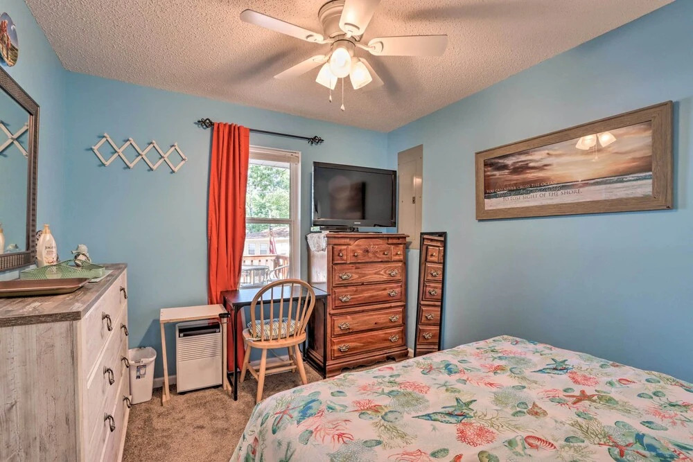 Walk to Waterfront: Osage Beach Escape!