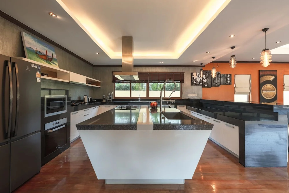 Private 6BR Tropical Estate near Nai Harn Beach