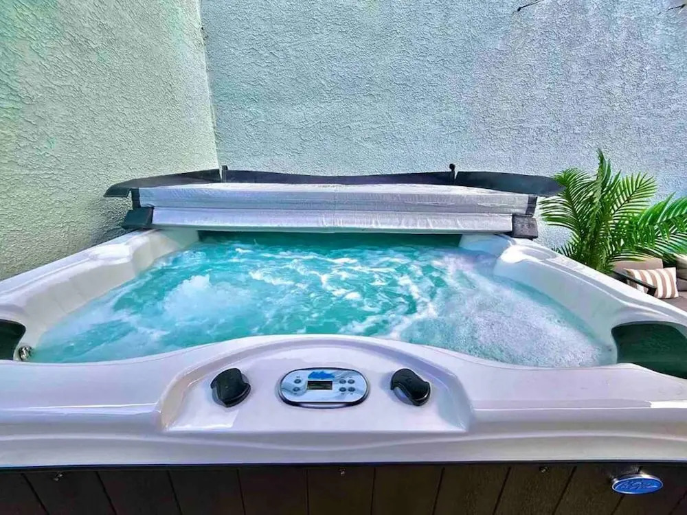 Hollywood Hills Sunset Strip Home w Hottub