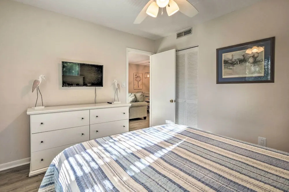 Steps to Sand: Hilton Head Island Condo w/ Pool