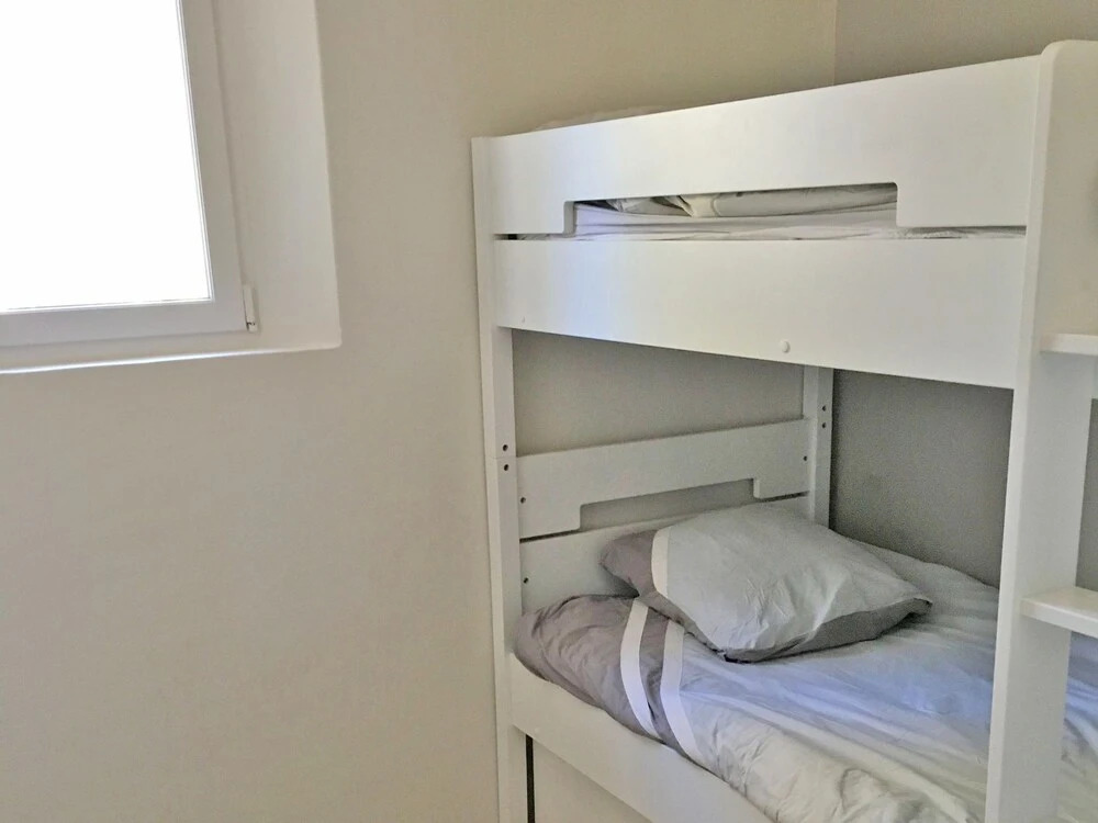 Modern Holiday Cottage With Swimming Pool and Close to Beautiful Saint-remy-de-provence