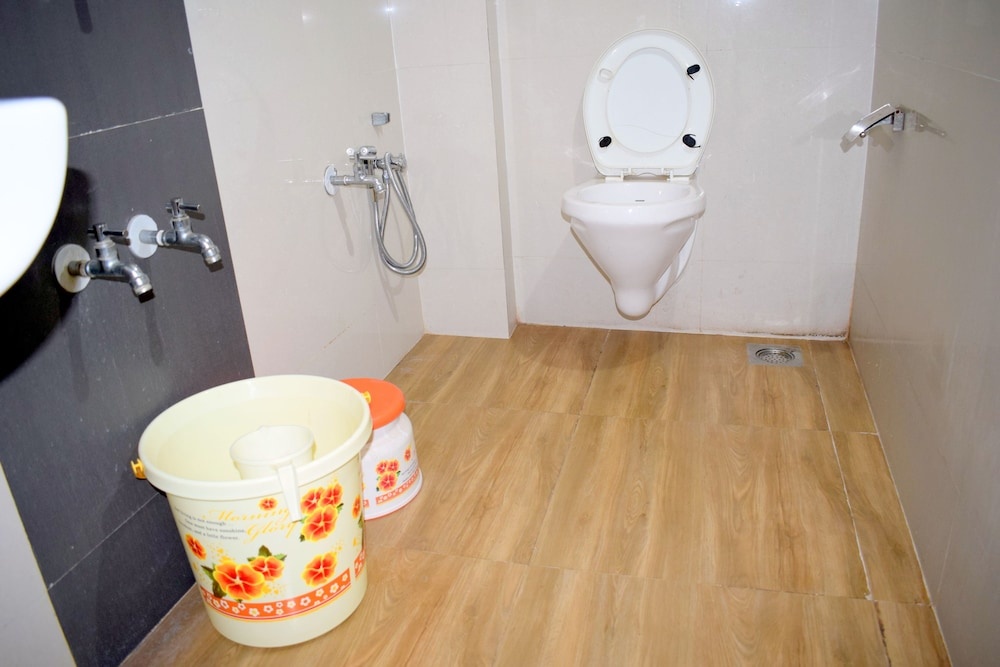 Manas Cottage Saputara
