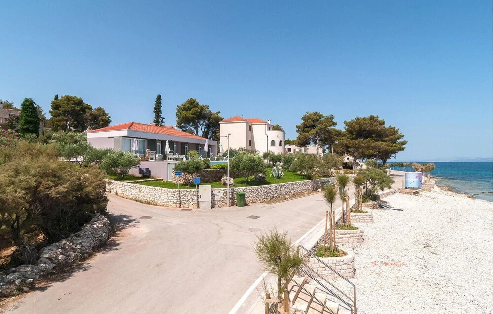 Stunning Home in Sutivan With Wifi, Outdoor Swimming Pool and Heated Swimming Pool