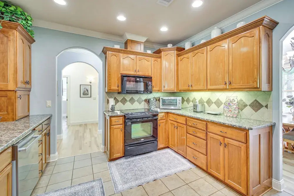 < 5 Mi to Lake Desoto: Grand Hot Springs Home