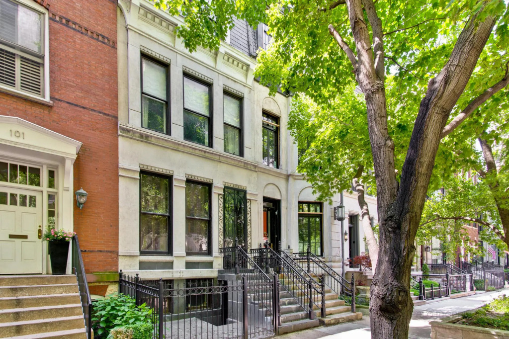 Spacious Chicago House near Oak Street Beach