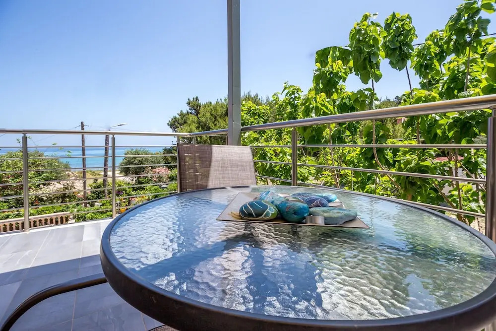 Casa Di Mare - Studios and Apartments with pool on the beach, by ZanteWize