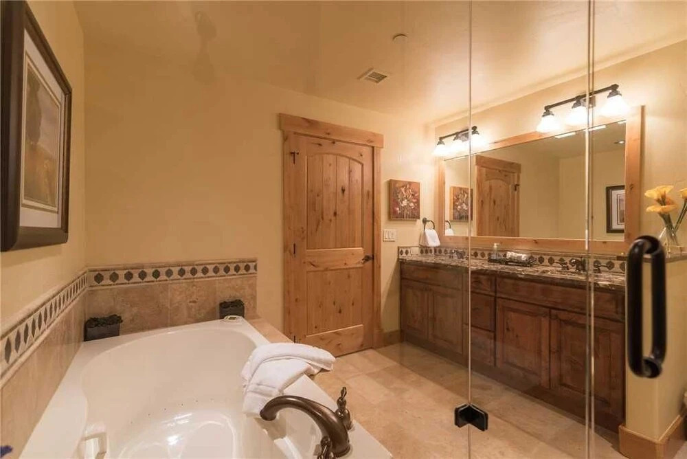 6204 Bear Lodge, Trappeur's Crossing Apartment 4