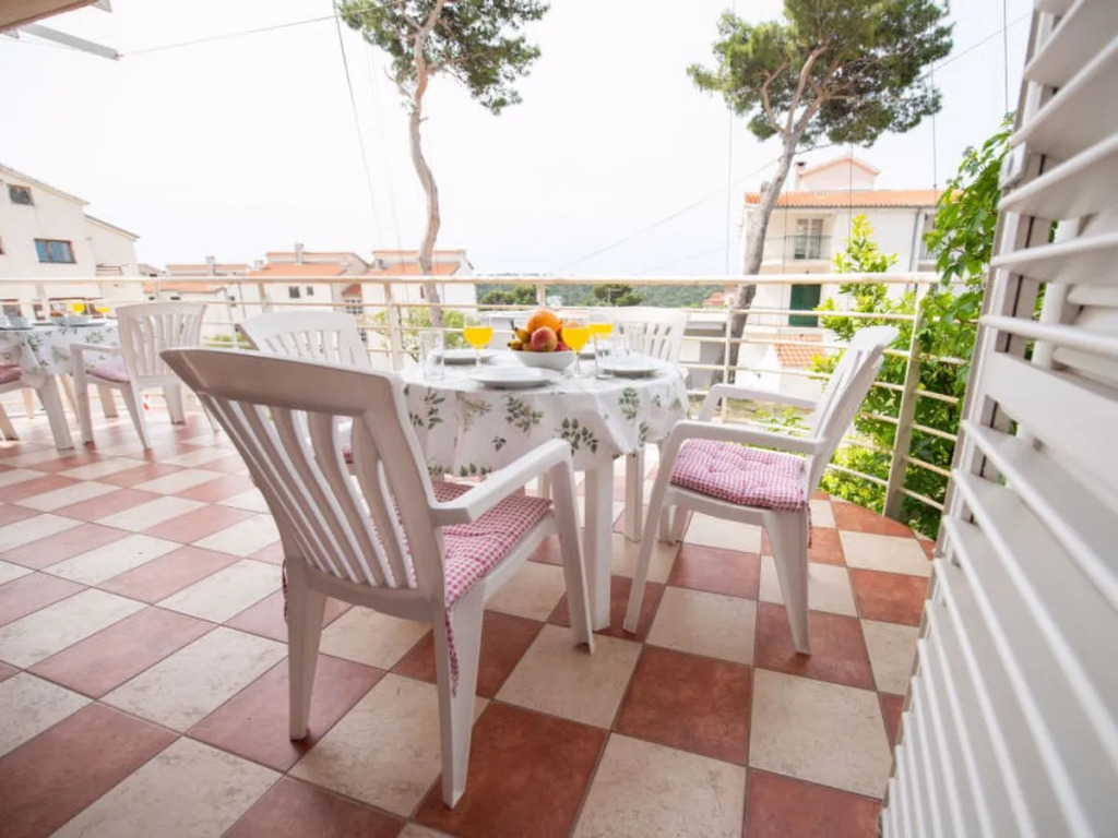 Apartments Emilija Makarska