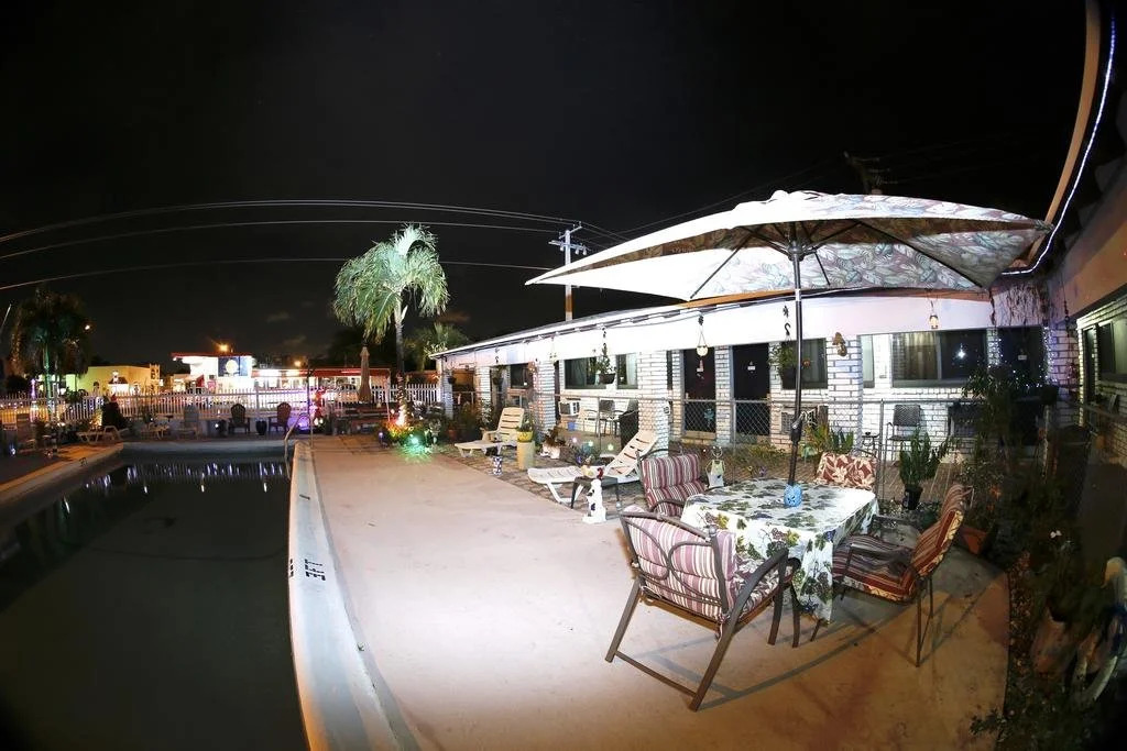 Hollywood Gardens Inn & Suites