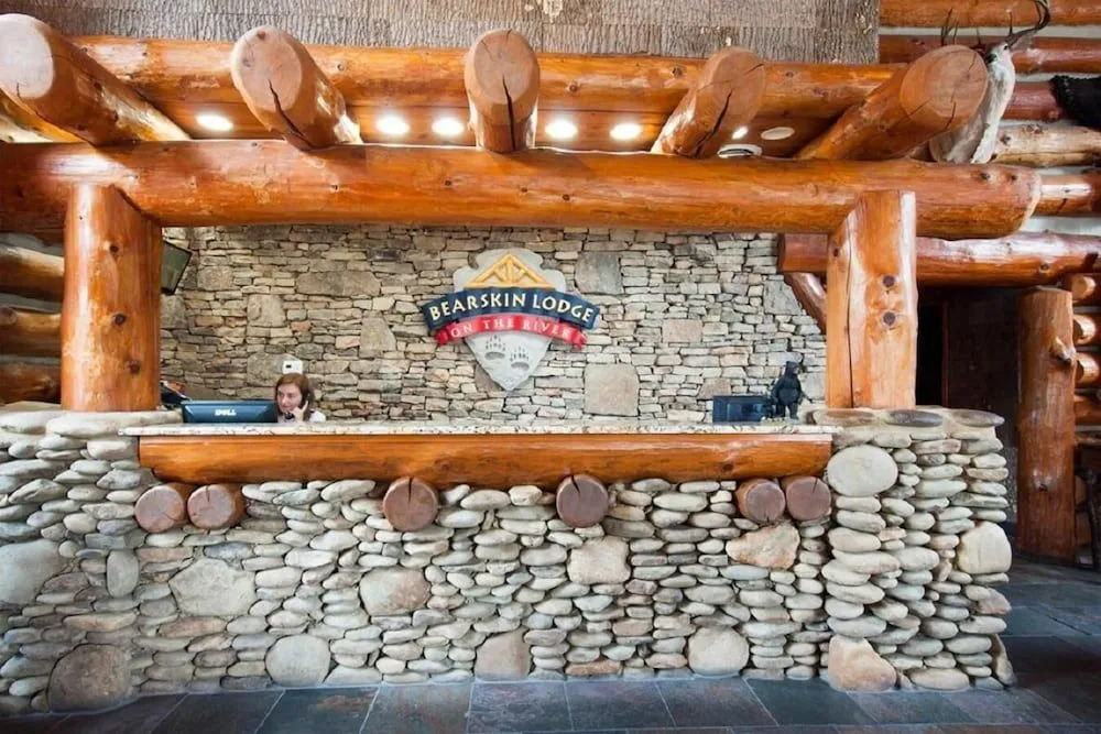 Bearskin Lodge on the River