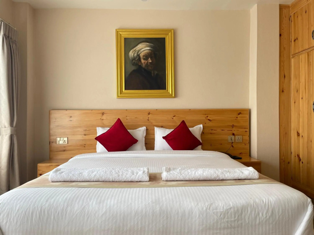 Hotel Pokharaeye