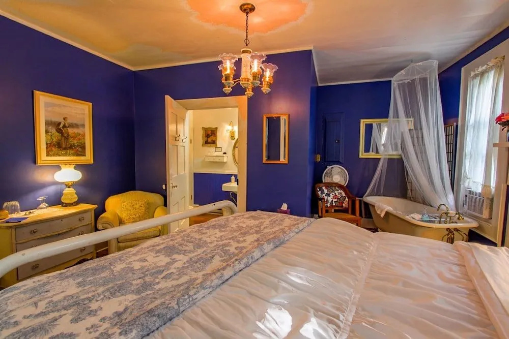 Buffalo Tavern Bed & Breakfast