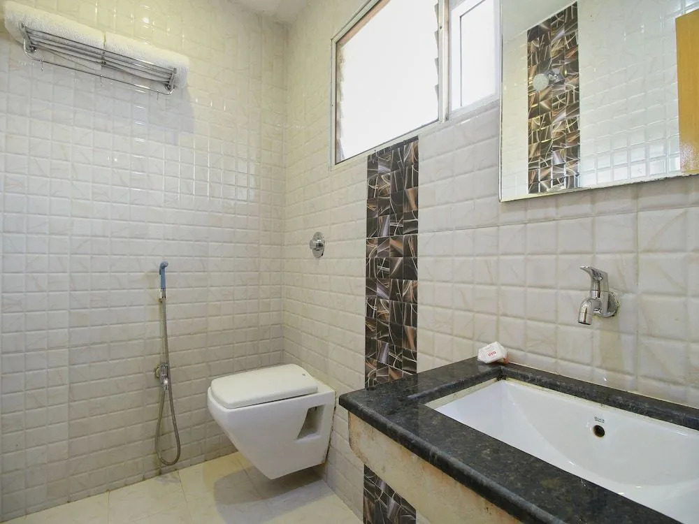 OYO 15948 Hotel Srees