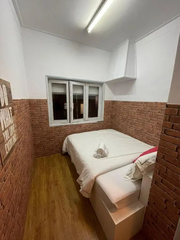 Travel & Live Hostel