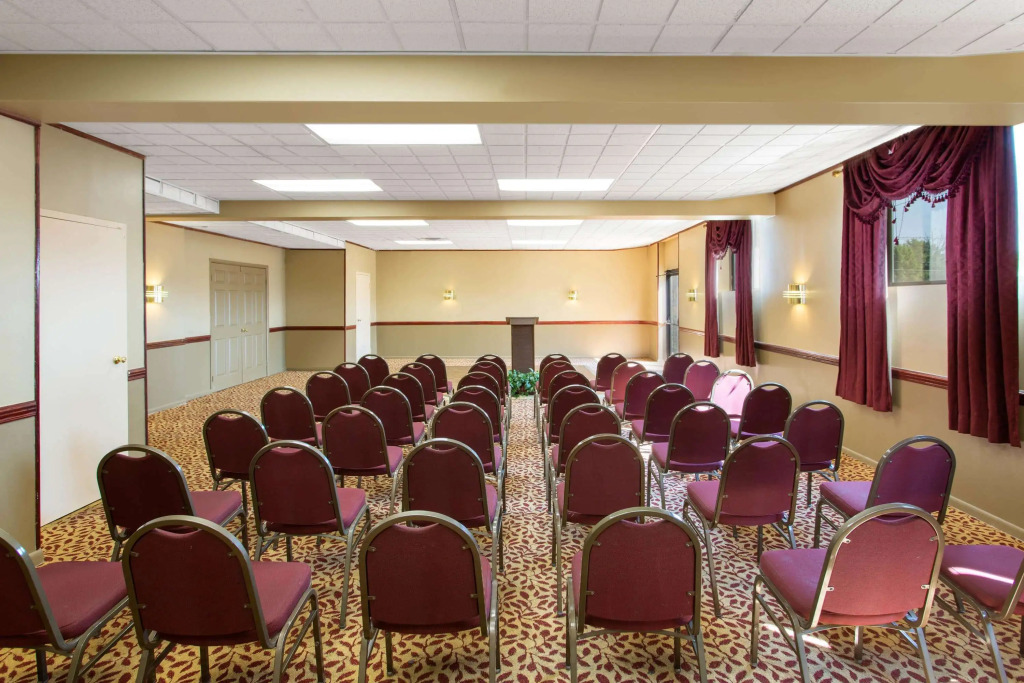 Days Inn by Wyndham Hillsborough