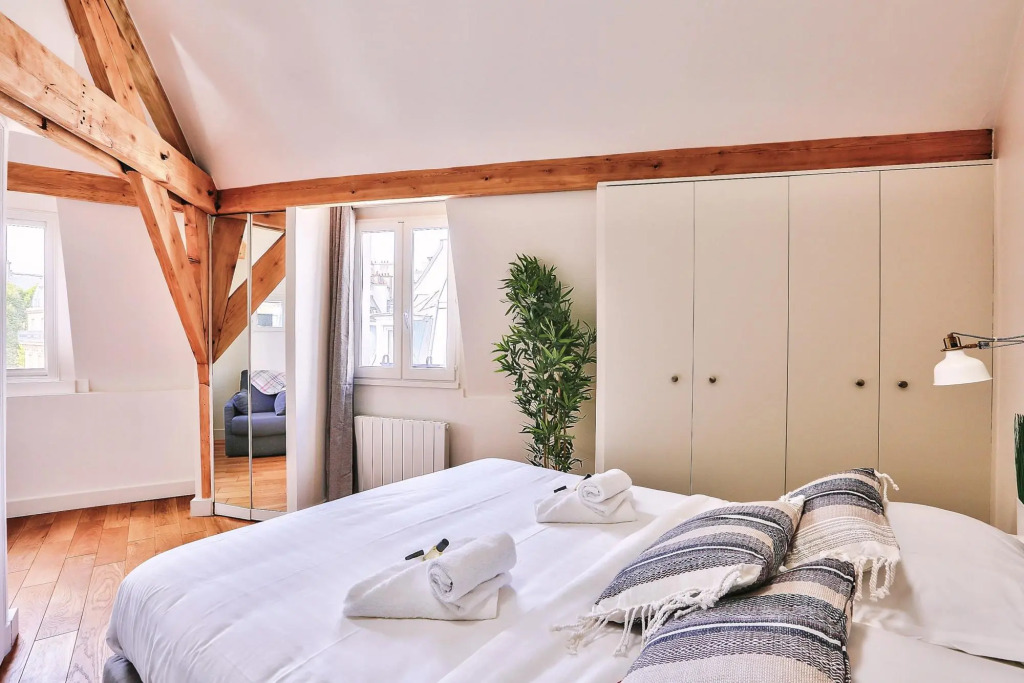 B 368 - TERASSE PERLE RARE - Quartier Latin