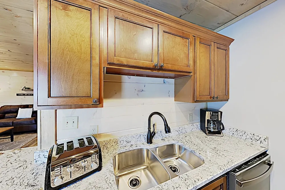 New Listing! Brand-new W/ Private Hot Tub 2 Bedroom Duplex