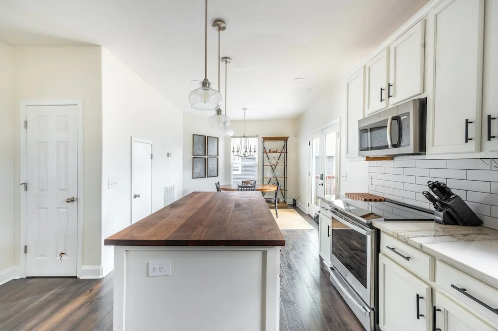 Cozy Remodeled House With Views Prime Location 3 Bedroom Home by RedAwning