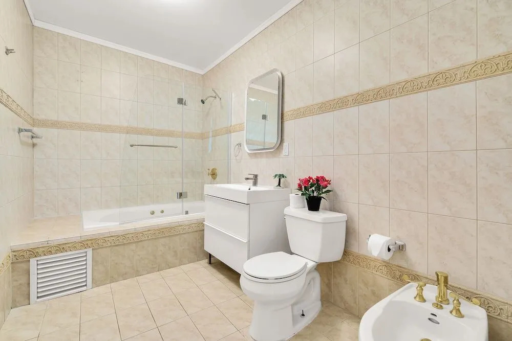 "Fantastic House 5min to Brickell w/ Pool & Tub".