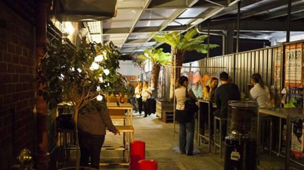 The Waratah Hotel