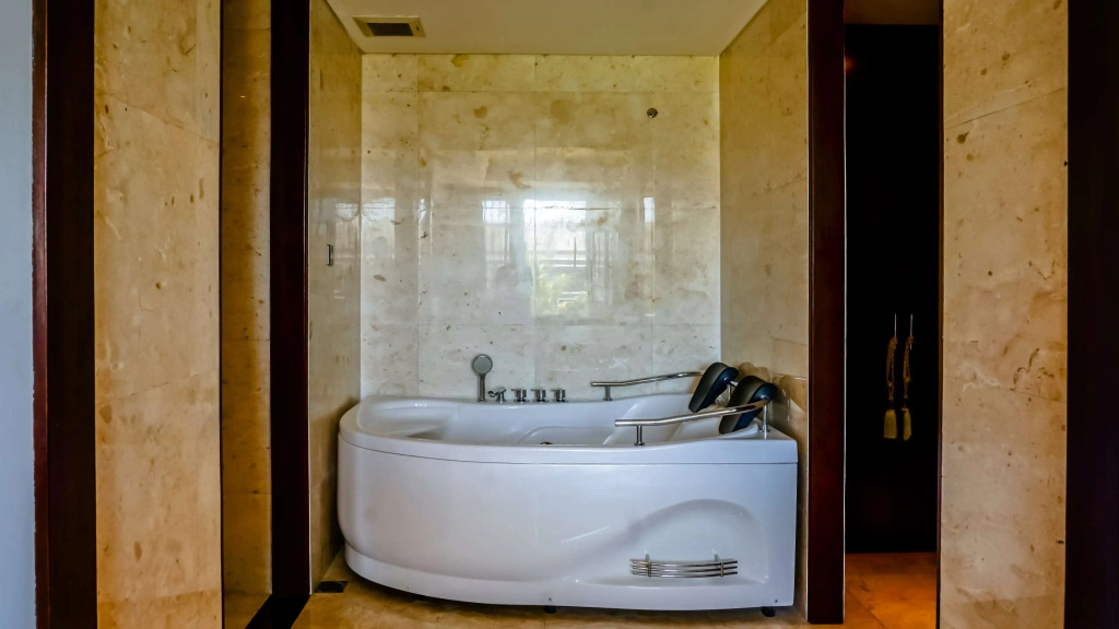 Двухместный люкс Presidential (двуспальная кровать) в Golden Tulip Jineng Resort Bali