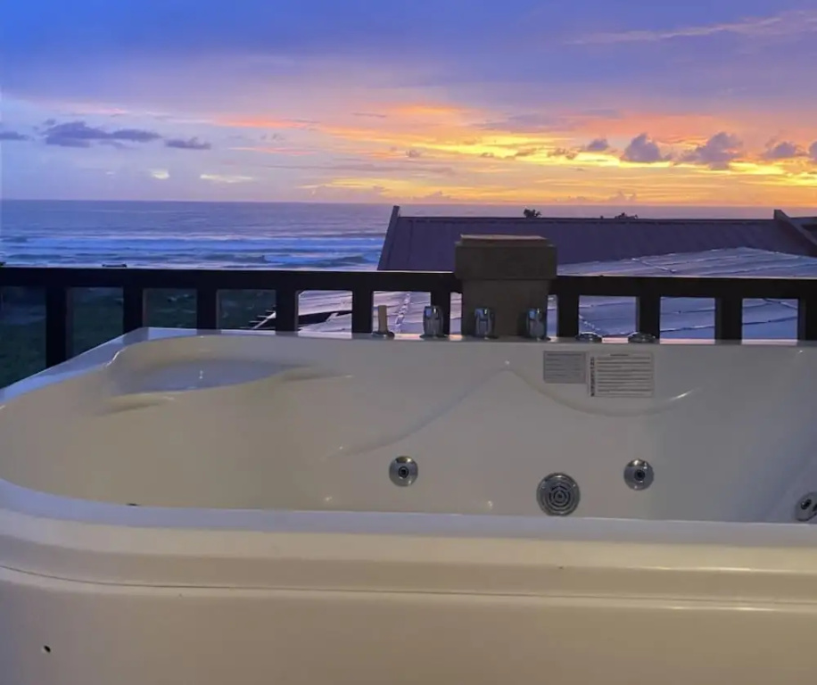 The Palms Resort & Bar