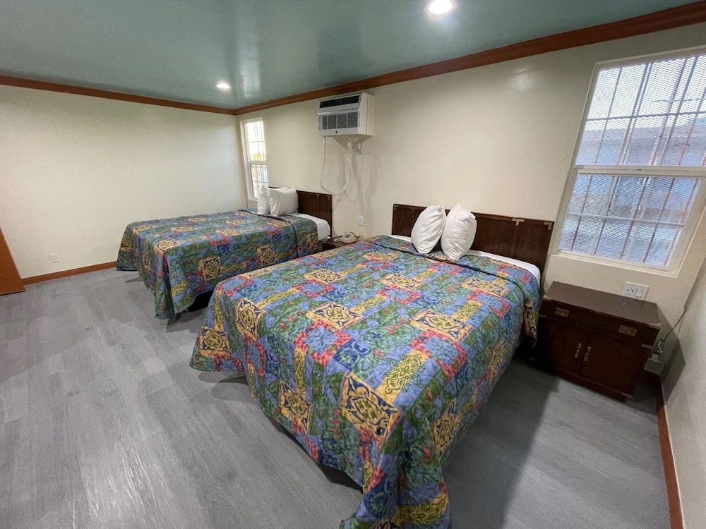 Hilltop Motor Inn