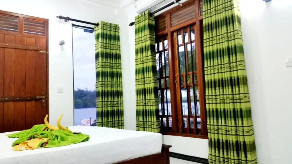 Lake Lane Guest Rest