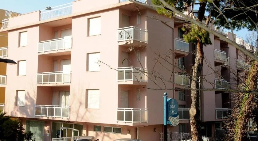 Club Hotel