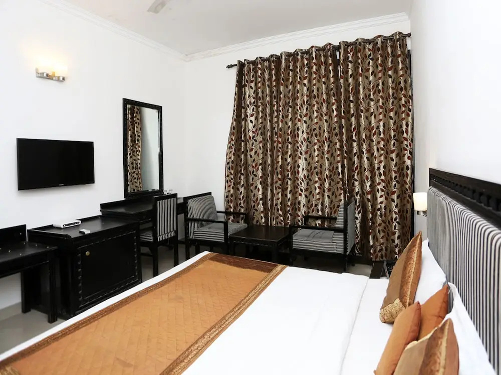 OYO 8637 Shivam Hotel