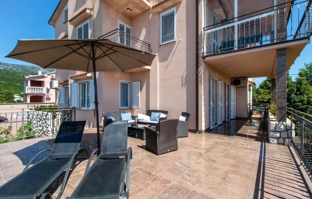 Amazing Apartment in Jadranovo With Outdoor Swimming Pool, Wifi and 2 Bedrooms
