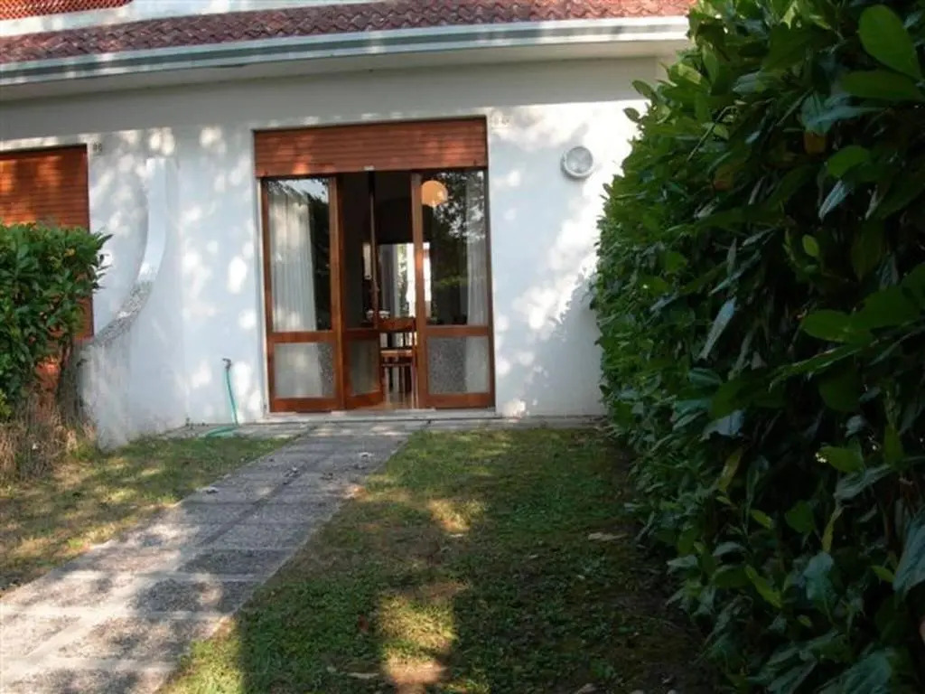 Terraced house with private garden
