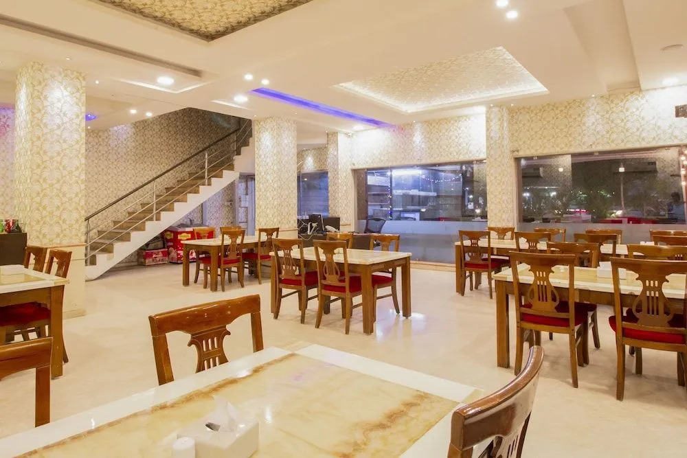Capital O 40904 Hotel Satish Executive