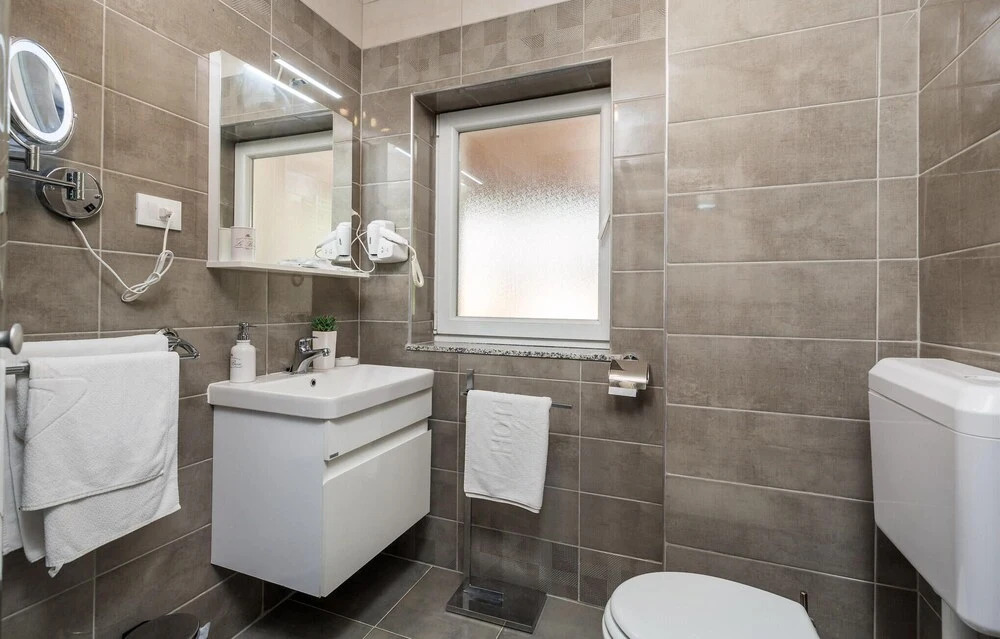 Awesome Home in Fuzine with Hot Tub, WiFi & 3 Bedrooms