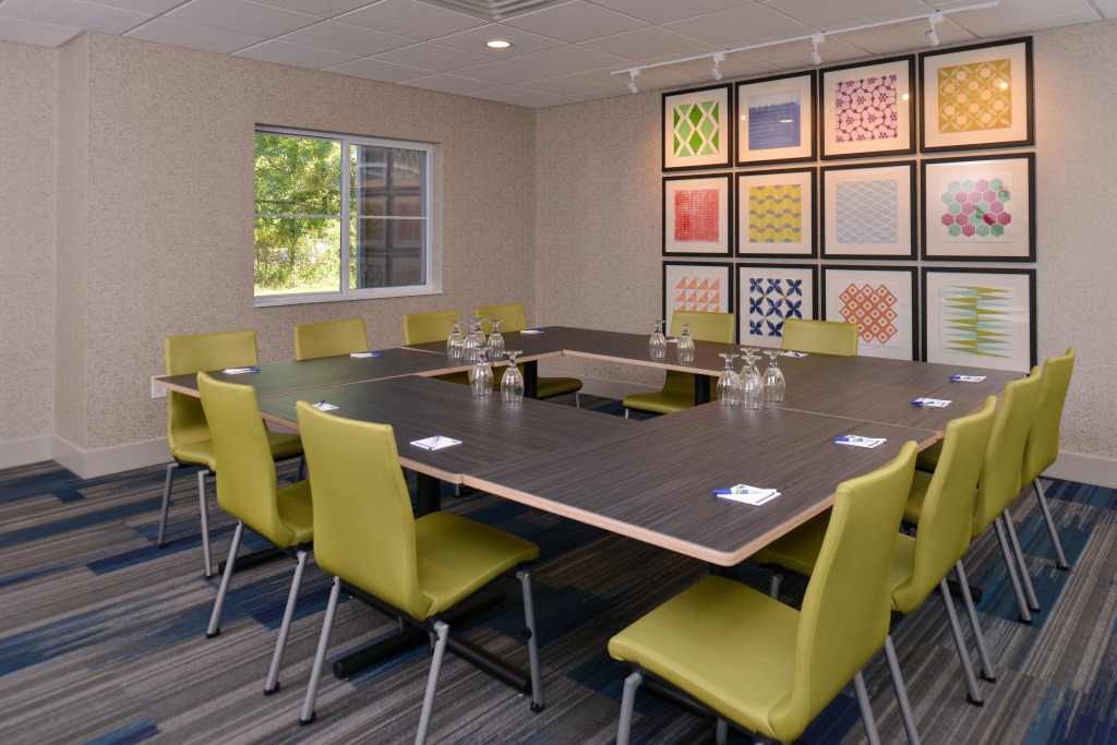 Holiday Inn Express Hotel and Suites Stevens Point by IHG