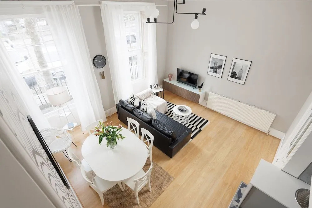 Stunning Arty Apartment & mezzanine