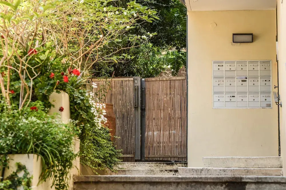 Charming 2BR Apt w a Breathtaking Patio