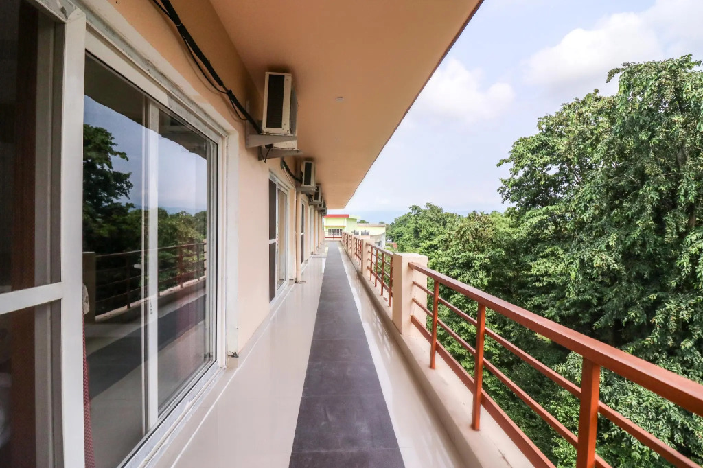 OYO 62042 Niloy Guest House