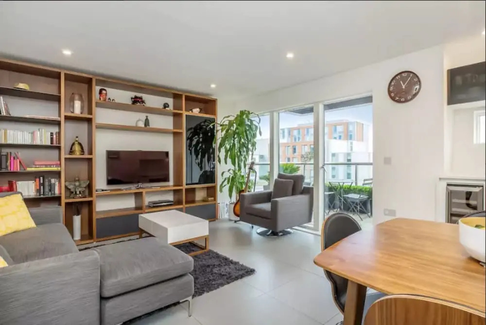 Central & Modern 2 Bedroom Old Street Flat