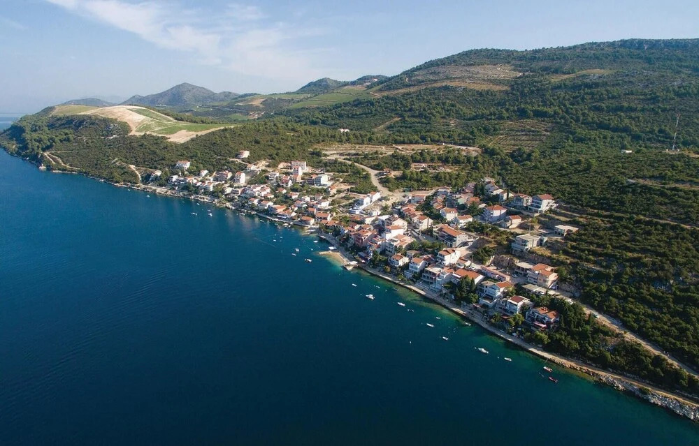 Beautiful Home in Komarna With Wifi and 3 Bedrooms