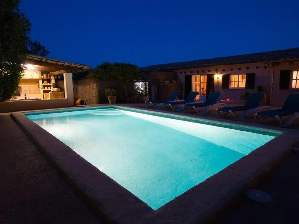 Can Suavet Dos - a great 3 bedroom villa with AC and private pool 15 mins walk to supermarket