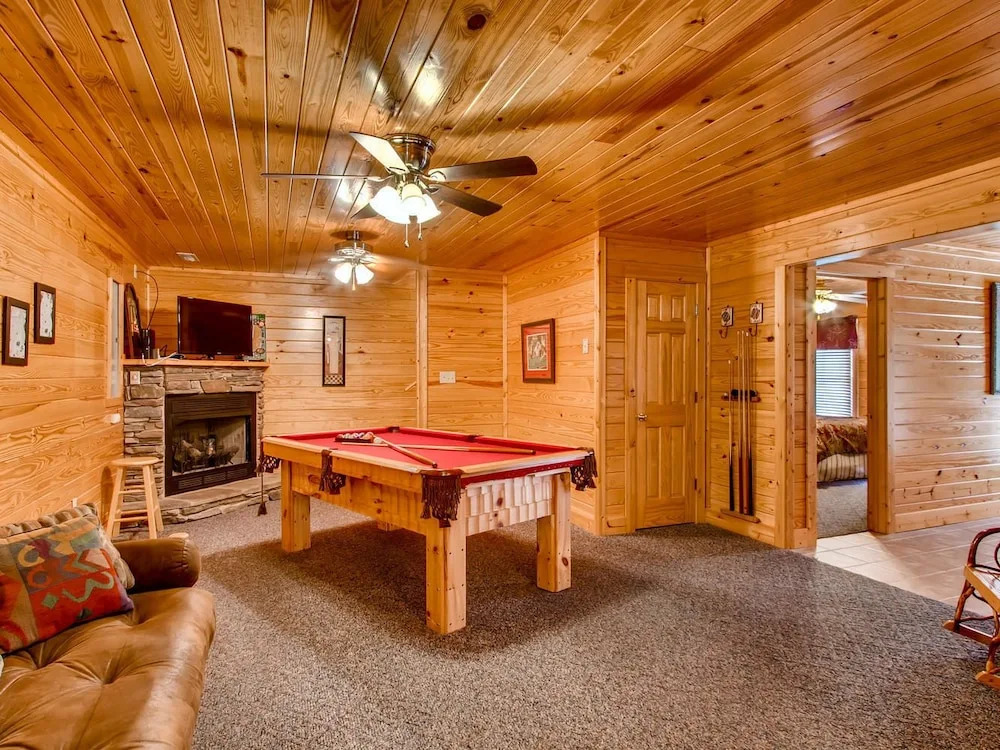 Mountain Breeze 5 Bedrooms 3 Bathrooms Cabin