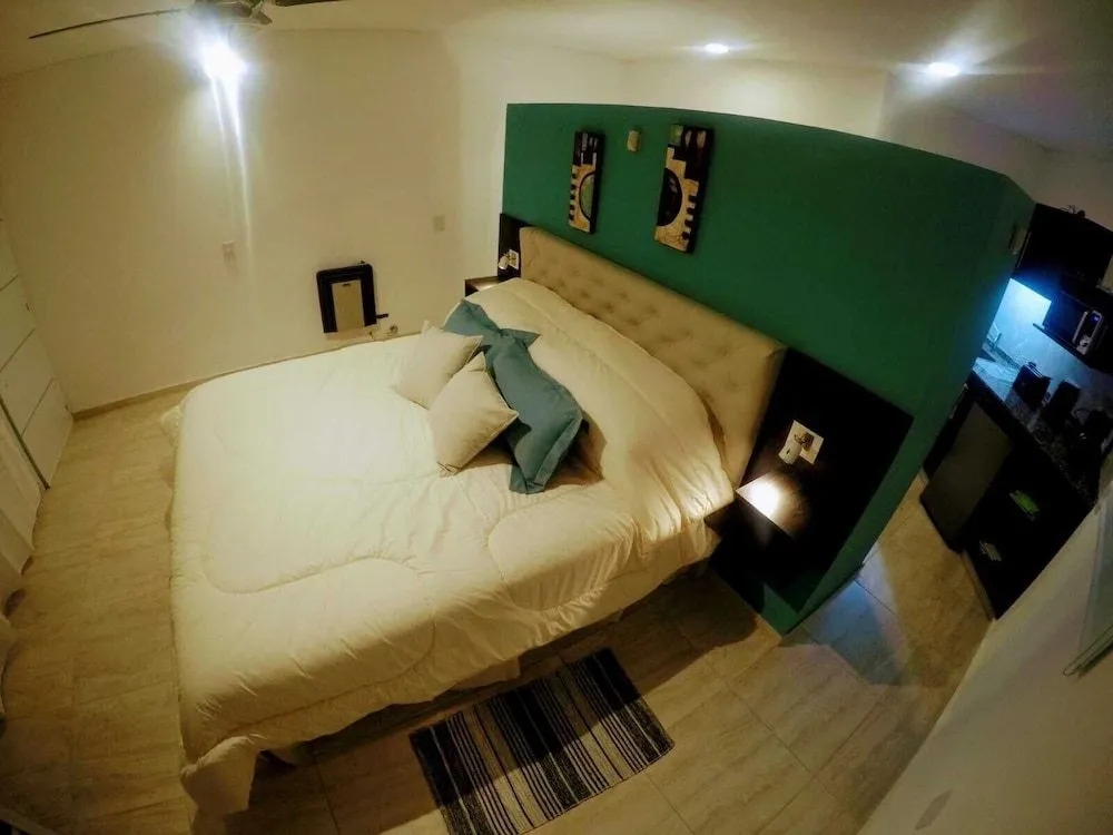ARROYO SUITE HOUSE
