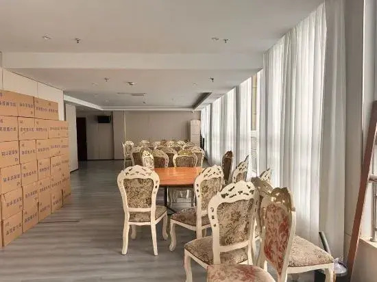 Lihang Hotel (Center Square Store, Tonglu)