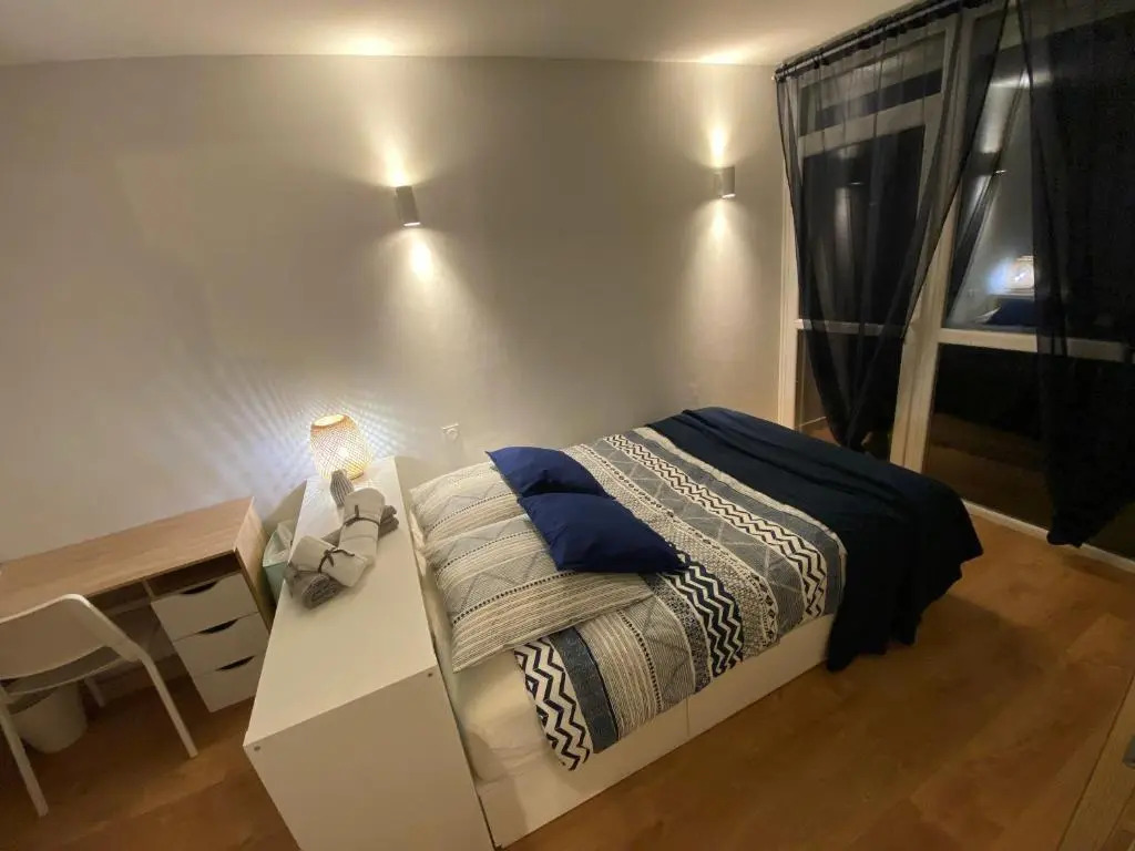 T2 lumineux centre ville proche métro, parking gratuit,1 chambre, 1 grande pièce à vivre