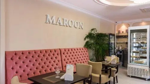 Hotel Maroon