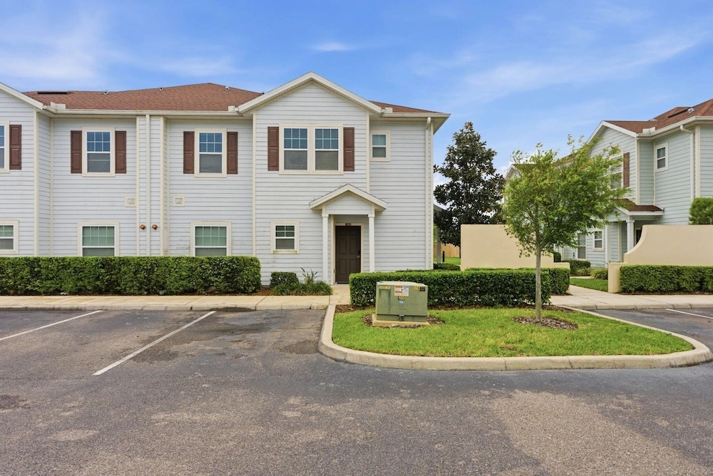 Family 4BR Stay Near Orlando Parks